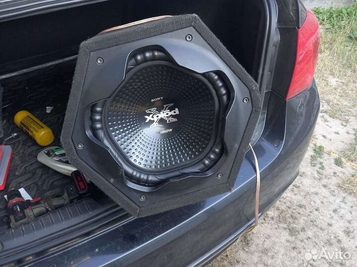 Автомобильный сабвуфер