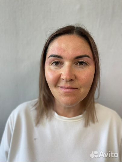 Модель на брови