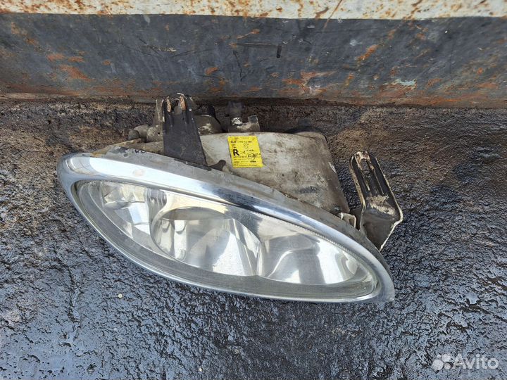 Передняя правая фара Волга 31105