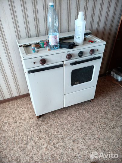 Диван,газовая плита