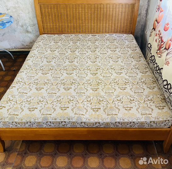 Кровать с матрасом 200х160