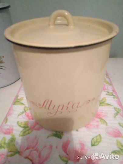 Емкость для хранения сыпучих продуктов