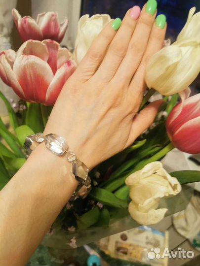 Два сверкающих браслета на руку