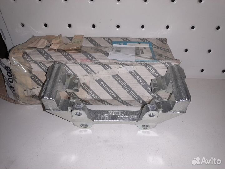 Alfa 147/156 Скоба переднего суппорта Новая