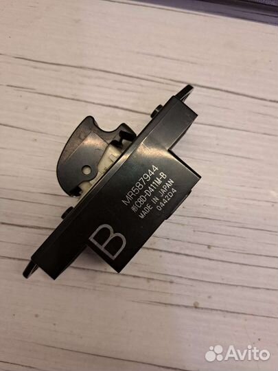 Кнопка стеклоподъемника Mitsubishi ASX