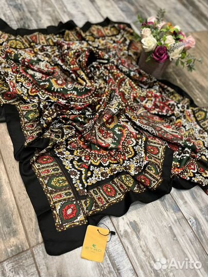 Большой шелковый платок Etro черный с узорами