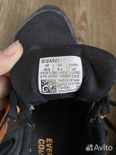 Кроссовки asics