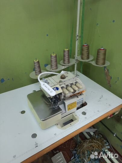 Швейная машинка оверлок пятиниточный б\у