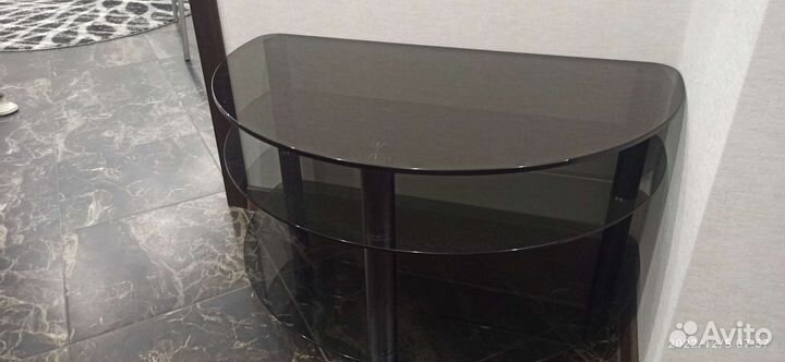 Стеклянная тумба под тв