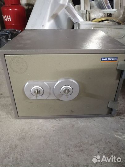 Сейф для денег и документов