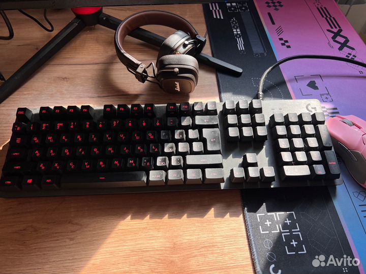 Игровая клавиатура logitech