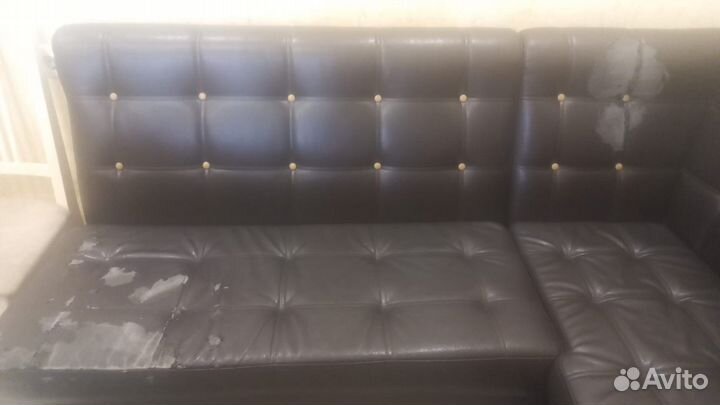 Кожаный диван