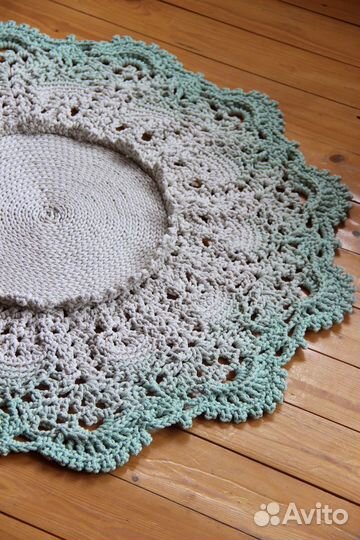 Вязанный ковёр ручной работы