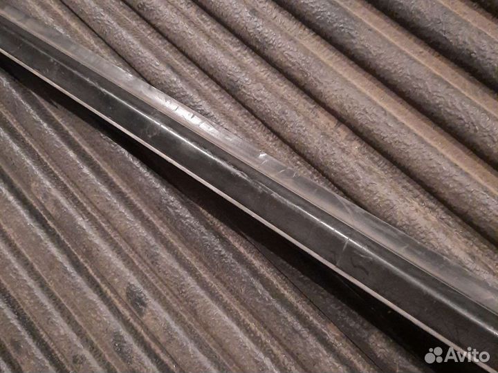 Бархотка передней прав.двери Mitsubishi Colt Z25A