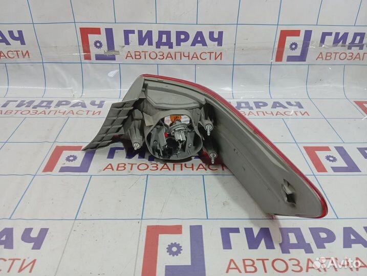 Фонарь задний наружный левый Toyota Camry (XV40) 8