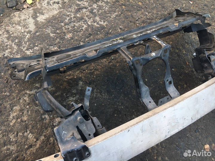 Передняя панель (телевизор) Mercedes-Benz E-Класс