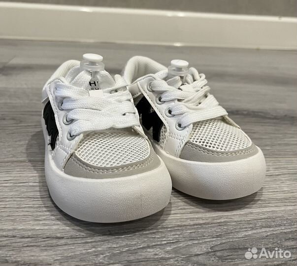 Кроссовки детские новые