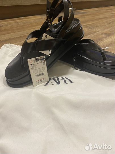 Сандалии Zara