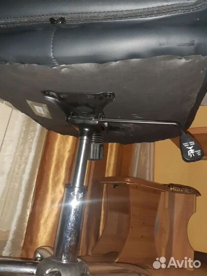 Компьютерное кресло кожаное