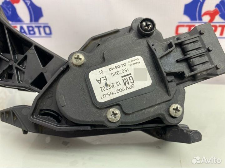 Педаль газа Opel Astra J хэтчбек 2013