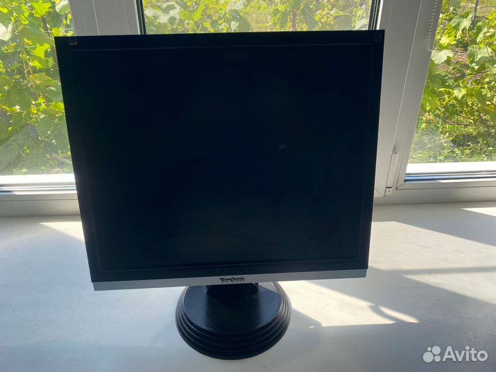 Монитор 19 дюймов