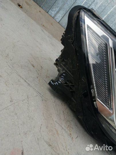 Фара передняя правая Volkswagen Passat 3G2