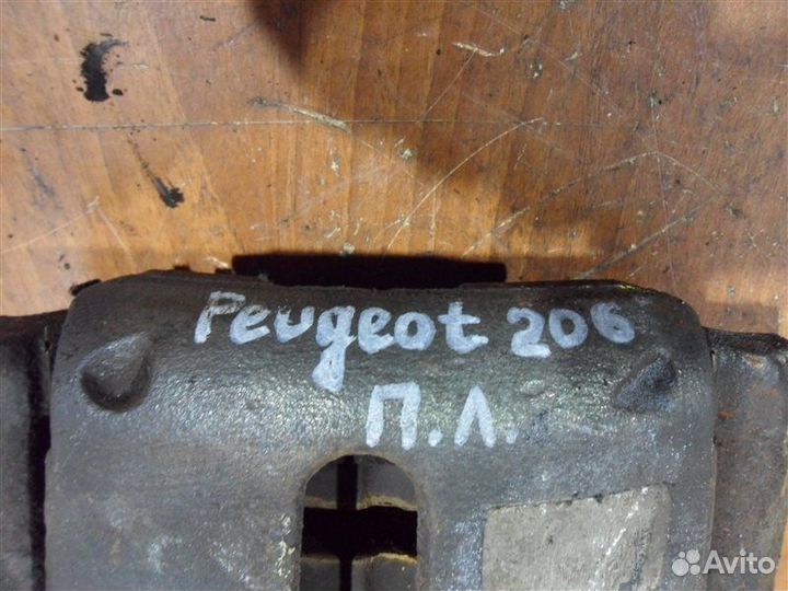 Тормозной суппорт 441068 передний правый Peugeot