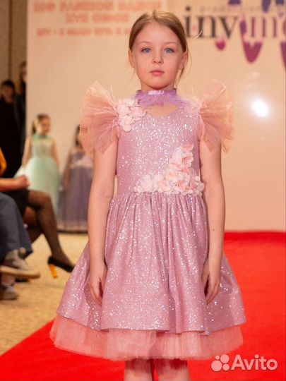 Шикарное платье от дизайнера на выпускной