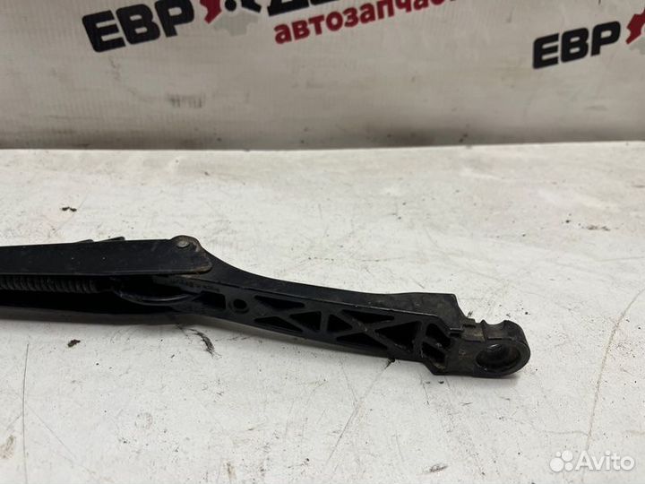 Дворник лобового стекла левый Volkswagen Passat B3