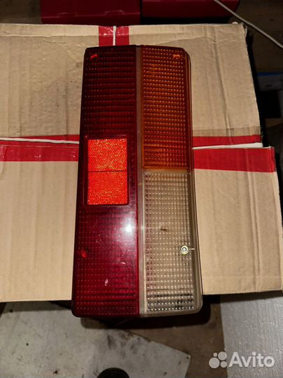 Стекло на задний фонарь ваз 2107