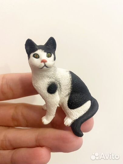 Очаровательная киса фигурка