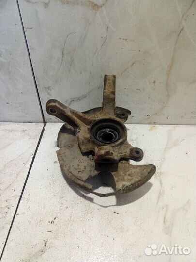 Кулак передний левый Nissan Sunny Y10 1991 NET