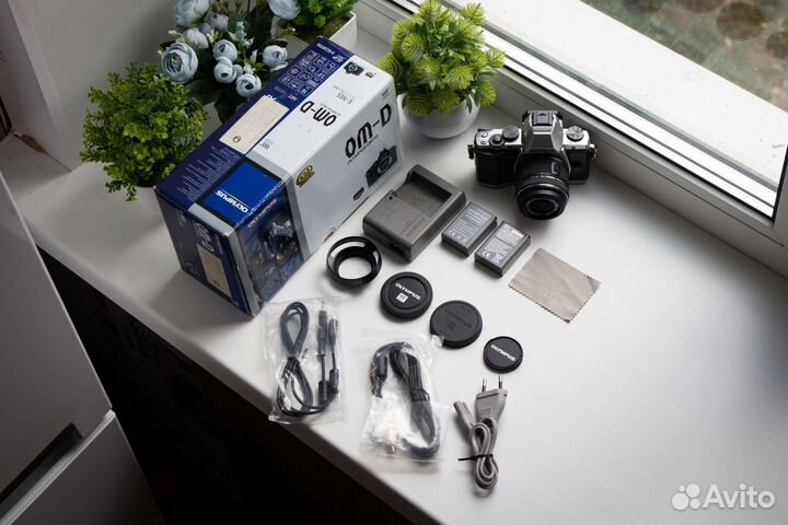 Olympus OM-D E-M5 Kit + Комплект