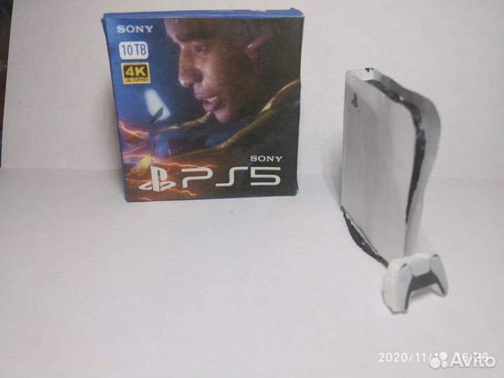 Маленкая Sony playstation 5
