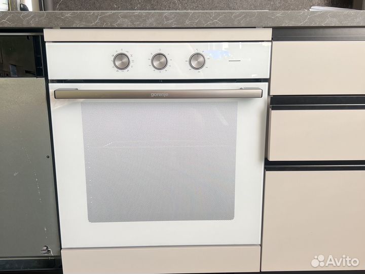 Духовой шкаф электрический gorehje BO6725Е02WG