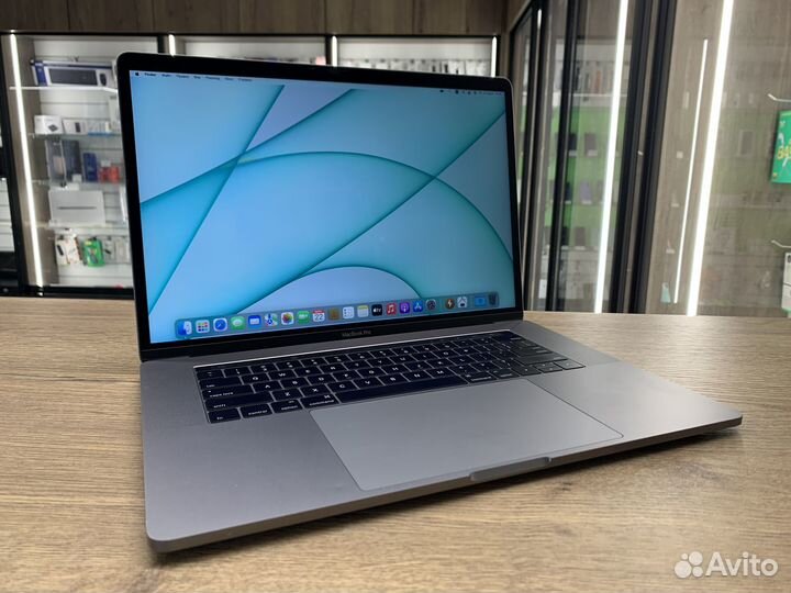 Apple MacBook Pro 15” Retina with Touch Bar (2016)