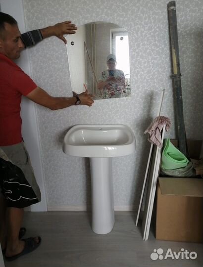 Раковина с пьедесталом и зеркалом