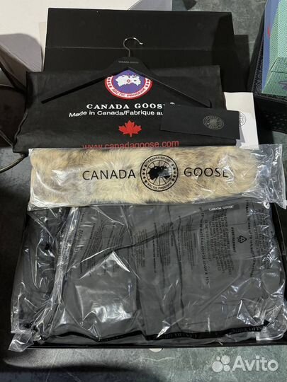 Пуховик Canada Goose