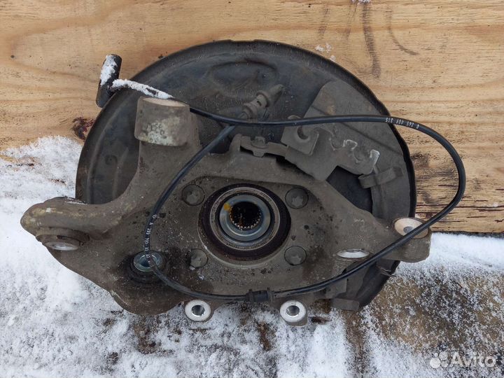 Кулак задний правый Mercedes C Klass W205