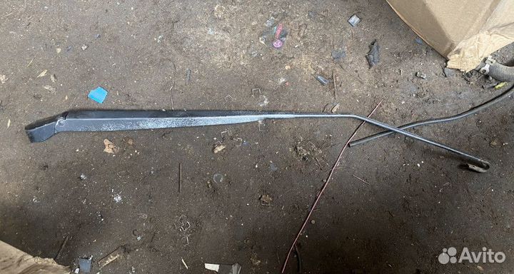 Поводок дворника правый Citroen C-3 2002-2009