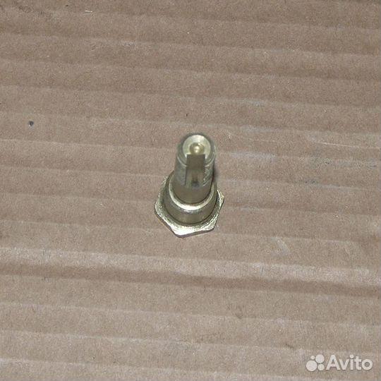 Ось рычага переключения передач маз