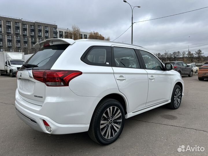 Mitsubishi Outlander 2.0 CVT, 2022, 35 км