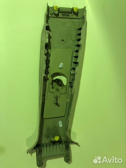 Отделка стойки кузова внутренняя левая Land Rover