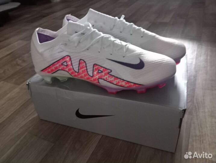 Футбольные бутсы nike