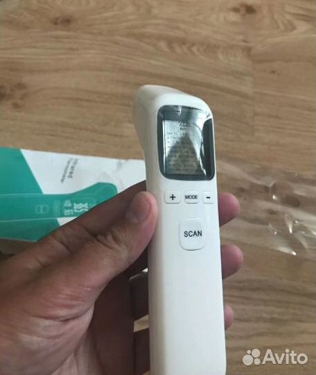 Бесконтактный инфракрасный термометр медицинский