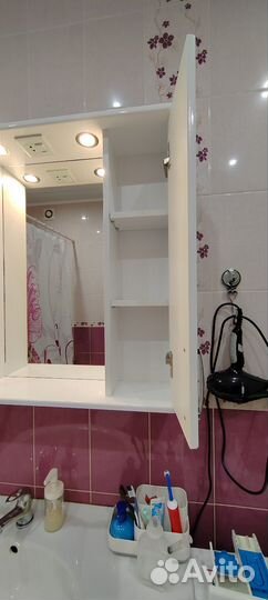 Шкаф навесной в ванную с зеркалом