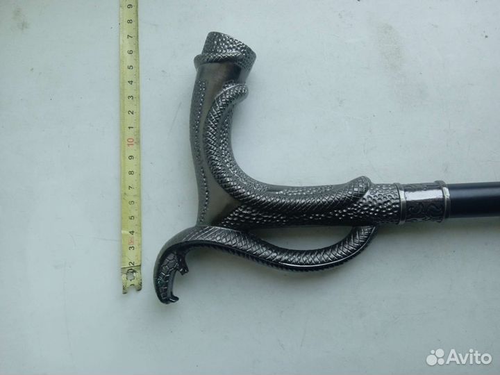 Трость с дефектом змея кобра с изумрудным глазком