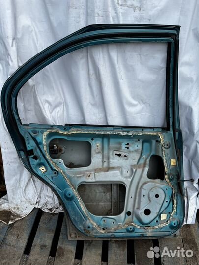 Дверь задняя левая Nissan Primera p10 Примьера