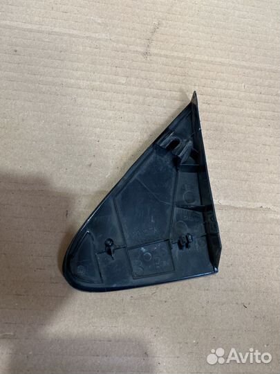 Накладка правого крыла toyota corolla