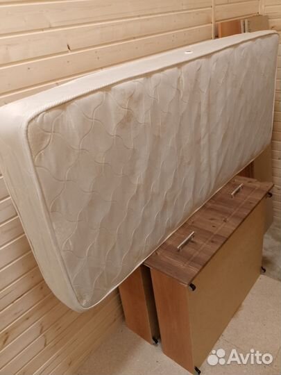 Кровать с матрасом